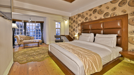 Spacious suite featuring a bedroom with a living area at DLS Hillcrest Resort, Shimla.